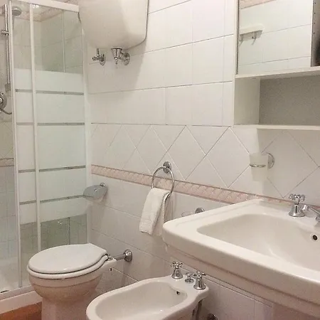 Apartment In Sleeps 4 0 *